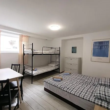 Firstroom 招待所