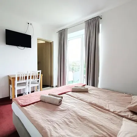 Firstroom 招待所 *