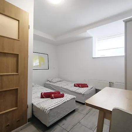 Firstroom 招待所 *